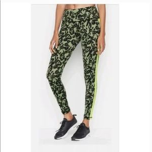 Victoria’s Secret Sport Knockout Green Leopard Print Leggings Tight Size Medium